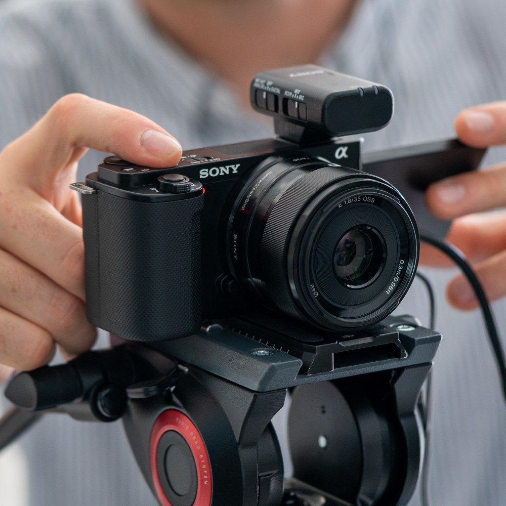 Sony Vlogging Camera ZV-E10 Express Kamera Grip - Bluetooth + 16-50mm GP-VPT2BT + Vlogging